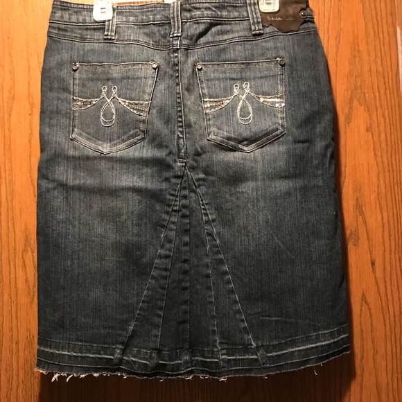🍓2/$25🍓 Women’s denim skirt - Picture 5 of 7